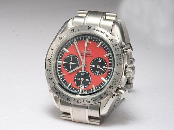 Comparison between Omega Speedmaster Professional